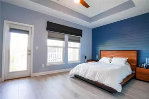 260 8th St N, Saint Petersburg, FL 33701 - Photo 29