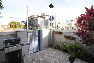 260 8th St N, Saint Petersburg, FL 33701 - Photo 5