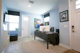 260 8th St N, Saint Petersburg, FL 33701 - Photo 7