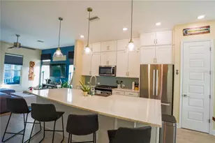 260 8th St N, Saint Petersburg, FL 33701 - Photo 9