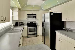 6035 19th St NE, Saint Petersburg, FL 33703 - Photo 11