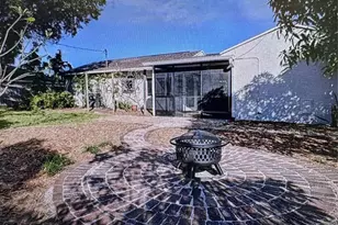 910 Robinson Dr N, Saint Petersburg, FL 33710 - Photo 13