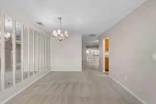 910 Bluewater Dr, Sun City Center, FL 33573 - Photo 5