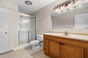 910 Bluewater Dr, Sun City Center, FL 33573 - Photo 11