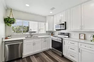 4304 Harbor House Dr, Tampa, FL 33615 - Photo 9