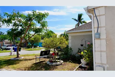 12674 Gorda Circle E, Largo, FL 33773 - Photo 7