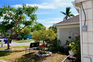 12674 Gorda Cir E, Largo, FL 33773 - Photo 7