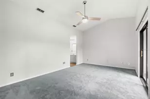 846 Glades Ct NE, Saint Petersburg, FL 33702 - Photo 25