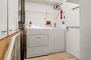 846 Glades Ct NE, Saint Petersburg, FL 33702 - Photo 17