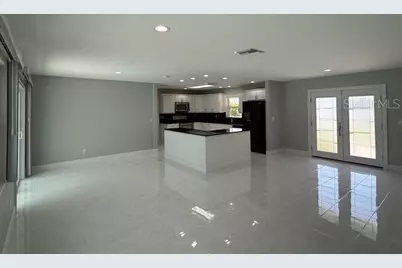 8401 Blackstone Court, Tampa, FL 33615 - Photo 9