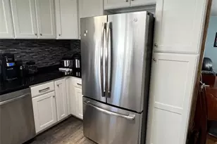 215 Royal Palm Cir, Largo, FL 33778 - Photo 9