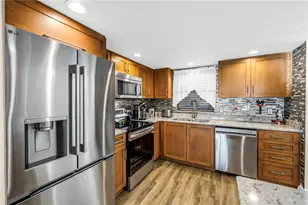 4525 Cove Cir, Saint Petersburg, FL 33708 - Photo 5