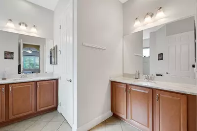 1649 Emerald Dunes Drive, Sun City Center, FL 33573 - Photo 17