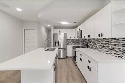 4315 Tyler Circle N, Saint Petersburg, FL 33709 - Photo 3