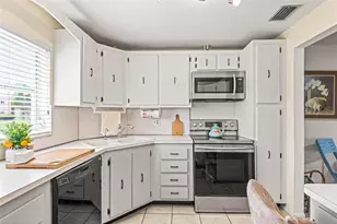 101 Dogwood Cir, Seminole, FL 33777 - Photo 3