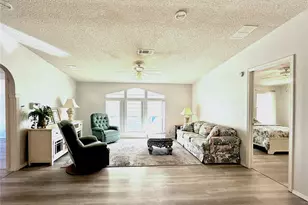 209 N St Thomas Cir, Apollo Beach, FL 33572 - Photo 3