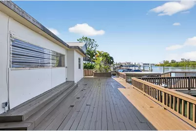 566 182nd Avenue E, Redington Shores, FL 33708 - Photo 5