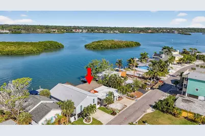 566 182nd Avenue E, Redington Shores, FL 33708 - Photo 9