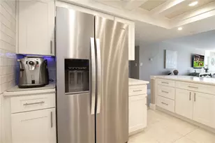 7400 Sun Island Dr S, South Pasadena, FL 33707 - Photo 9