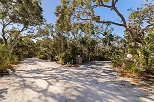 2000 Bayview Dr, Tierra Verde, FL 33715 - Photo 21