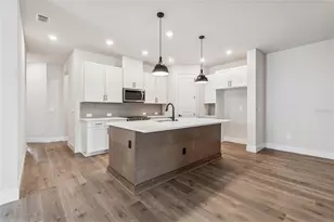 2825 Marrakesh Ln, Sarasota, FL 34234 - Photo 7