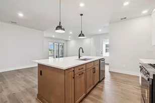 2825 Marrakesh Ln, Sarasota, FL 34234 - Photo 11