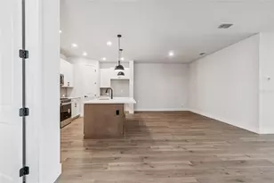 2825 Marrakesh Ln, Sarasota, FL 34234 - Photo 3