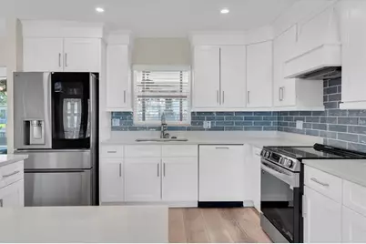 4812 Venetian Place NE, Saint Petersburg, FL 33703 - Photo 9