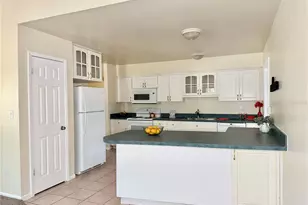 5001 Whiteway Dr, Tampa, FL 33617 - Photo 9