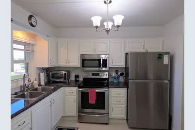 4550 Cove Circle #404, Saint Petersburg, FL 33708 - Photo 9