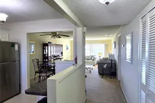 4550 Cove Cir, Saint Petersburg, FL 33708 - Photo 3