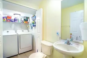 3869 Island Way, Saint Petersburg, FL 33705 - Photo 5