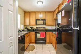 3869 Island Way, Saint Petersburg, FL 33705 - Photo 3