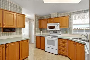 8046 Highpoint Blvd, Brooksville, FL 34613 - Photo 11