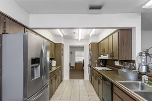 17515 Lakeshore Rd, Lutz, FL 33558 - Photo 19