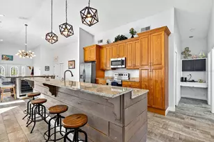 5282 White Sand Cir NE, Saint Petersburg, FL 33703 - Photo 11