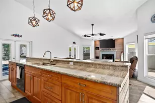 5282 White Sand Cir NE, Saint Petersburg, FL 33703 - Photo 13