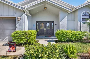 5282 White Sand Cir NE, Saint Petersburg, FL 33703 - Photo 3