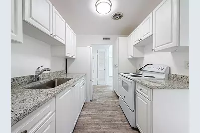 4716 Town N Country Boulevard, Tampa, FL 33615 - Photo 15