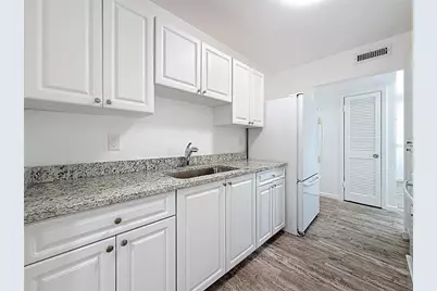 4716 Town N Country Boulevard, Tampa, FL 33615 - Photo 13