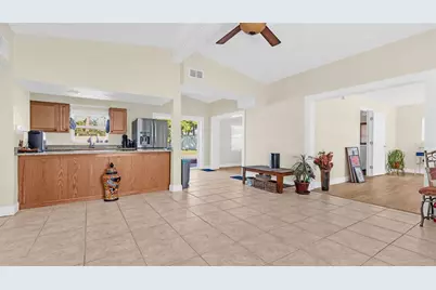 7063 S Shore Drive S, Saint Petersburg, FL 33707 - Photo 7