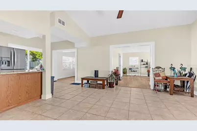 7063 S Shore Drive S, Saint Petersburg, FL 33707 - Photo 9