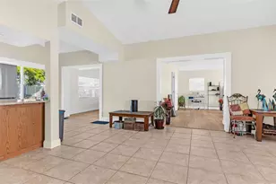 7063 S Shore Dr S, Saint Petersburg, FL 33707 - Photo 9