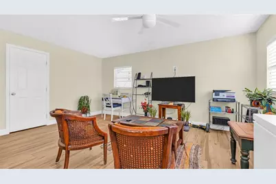 7063 S Shore Drive S, Saint Petersburg, FL 33707 - Photo 13