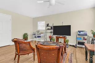 7063 S Shore Dr S, Saint Petersburg, FL 33707 - Photo 13