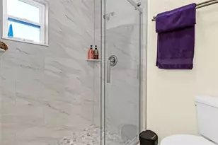 7063 S Shore Dr S, Saint Petersburg, FL 33707 - Photo 23