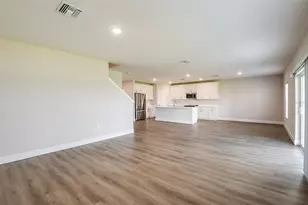 31724 Chateau Manor Ln, Wesley Chapel, FL 33545 - Photo 11
