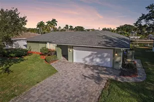 6251 18th St NE, Saint Petersburg, FL 33702 - Photo 1