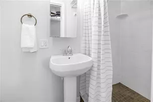 6888 20th St N, Saint Petersburg, FL 33702 - Photo 27