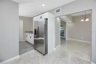 647 Garland St N, Saint Petersburg, FL 33703 - Photo 9